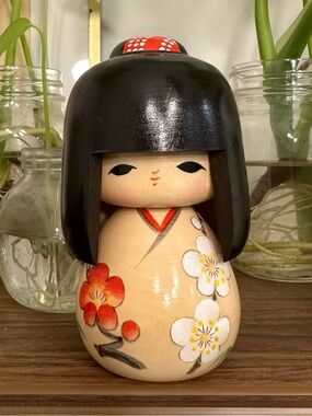 Japanese Traditional Hand-crafted Hand-Painted Kokeshi Doll